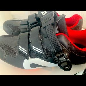 Size 39 peloton biking shoes